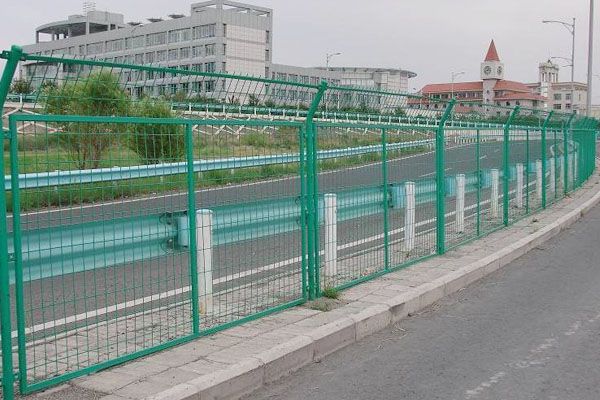 公路安全護欄網(wǎng)的價格構成與報價指南